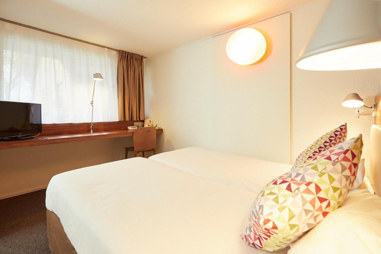 Campanile Pau Est-Bizanos Hotel Bagian luar foto